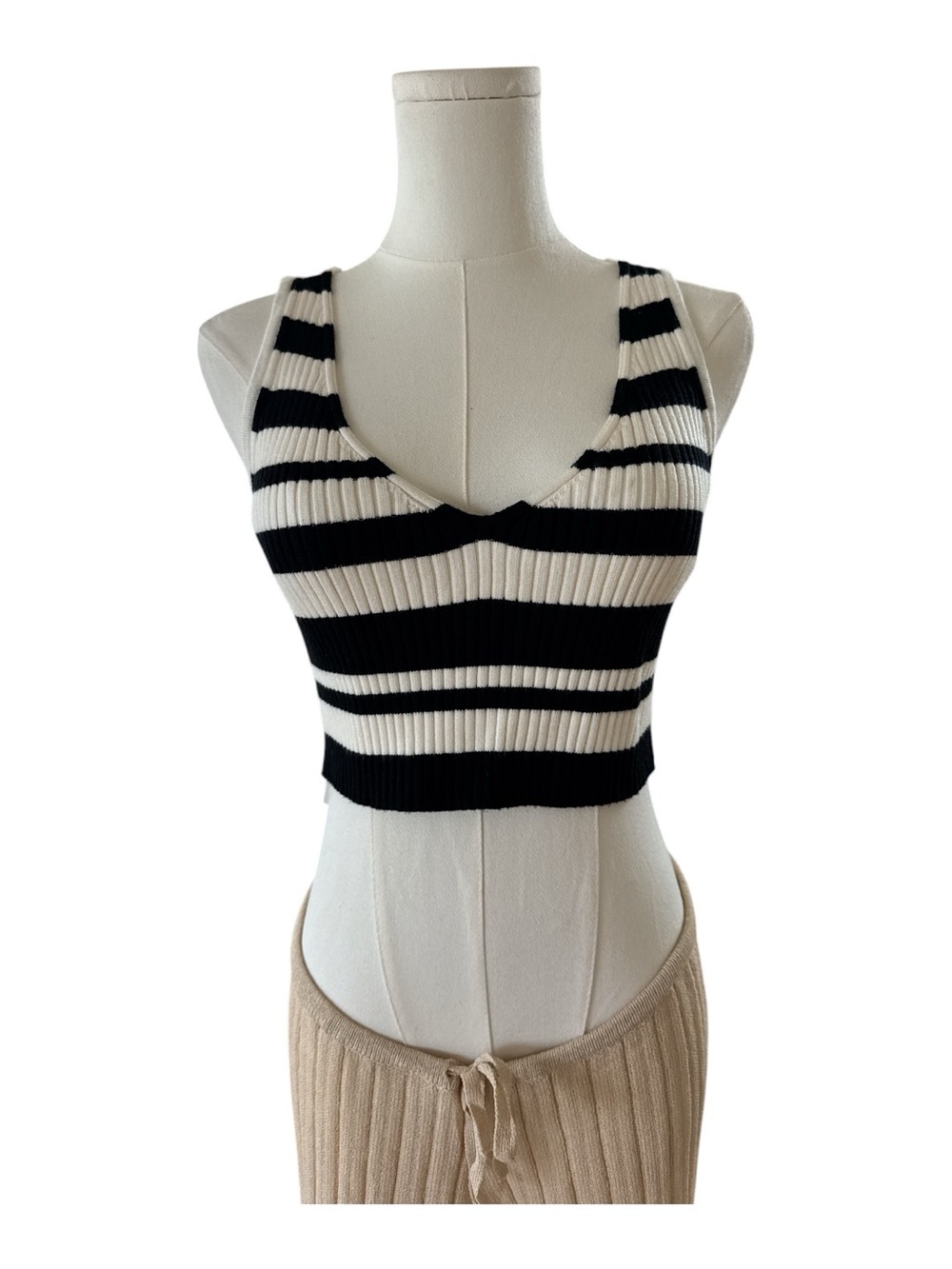 TBC13 Striped Ribbed V-Neck Crop Tank Top Size Small